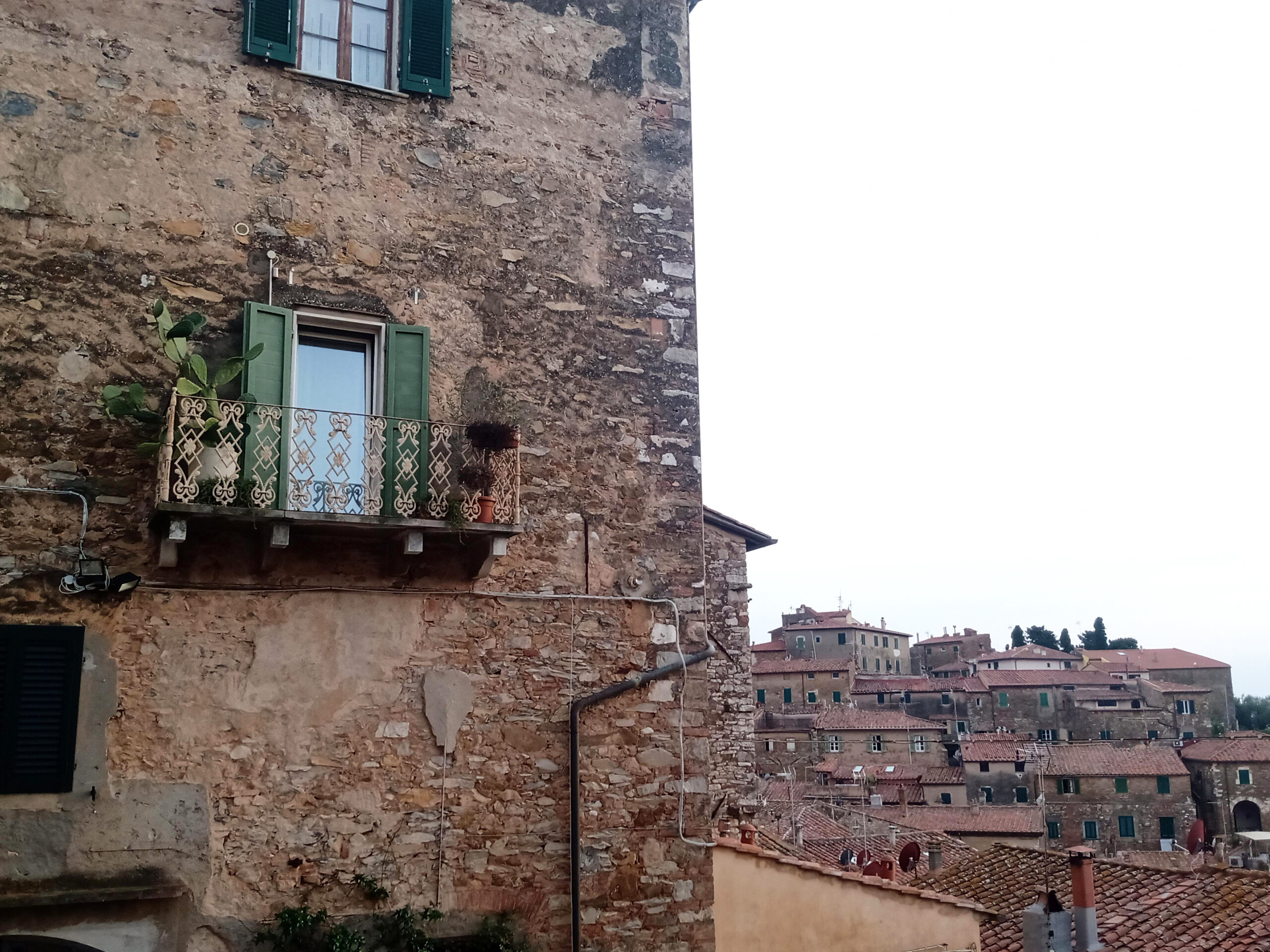 Veduta a Campiglia Marittima. Costa degli Etruschi, in Toscana.