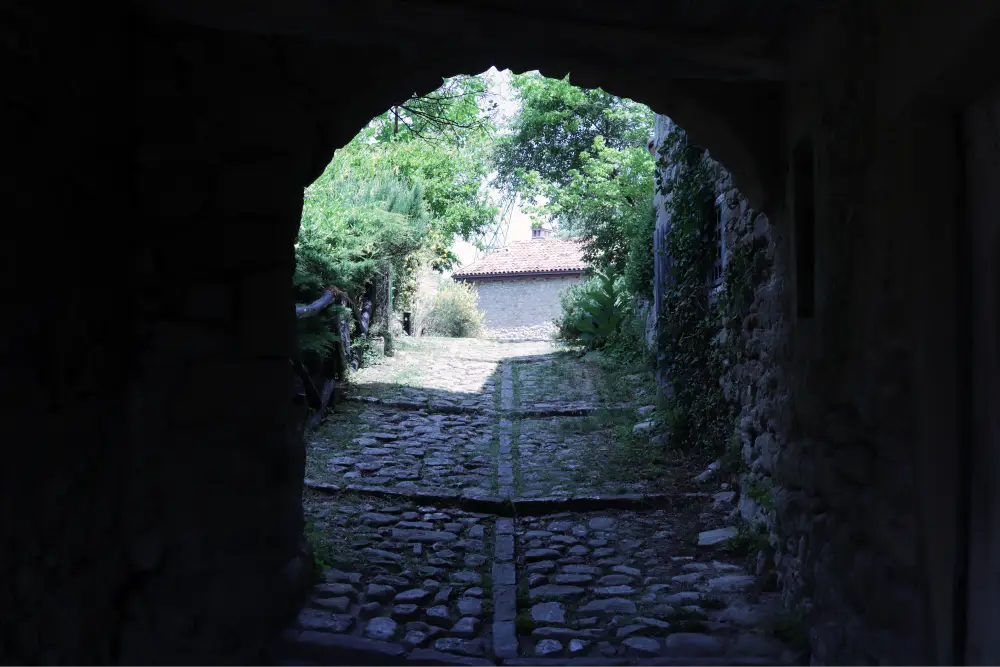 sottopasso al Borgo La Scola